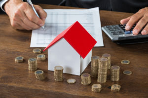 Descubre los impuestos que se pagan al vender una casa en España